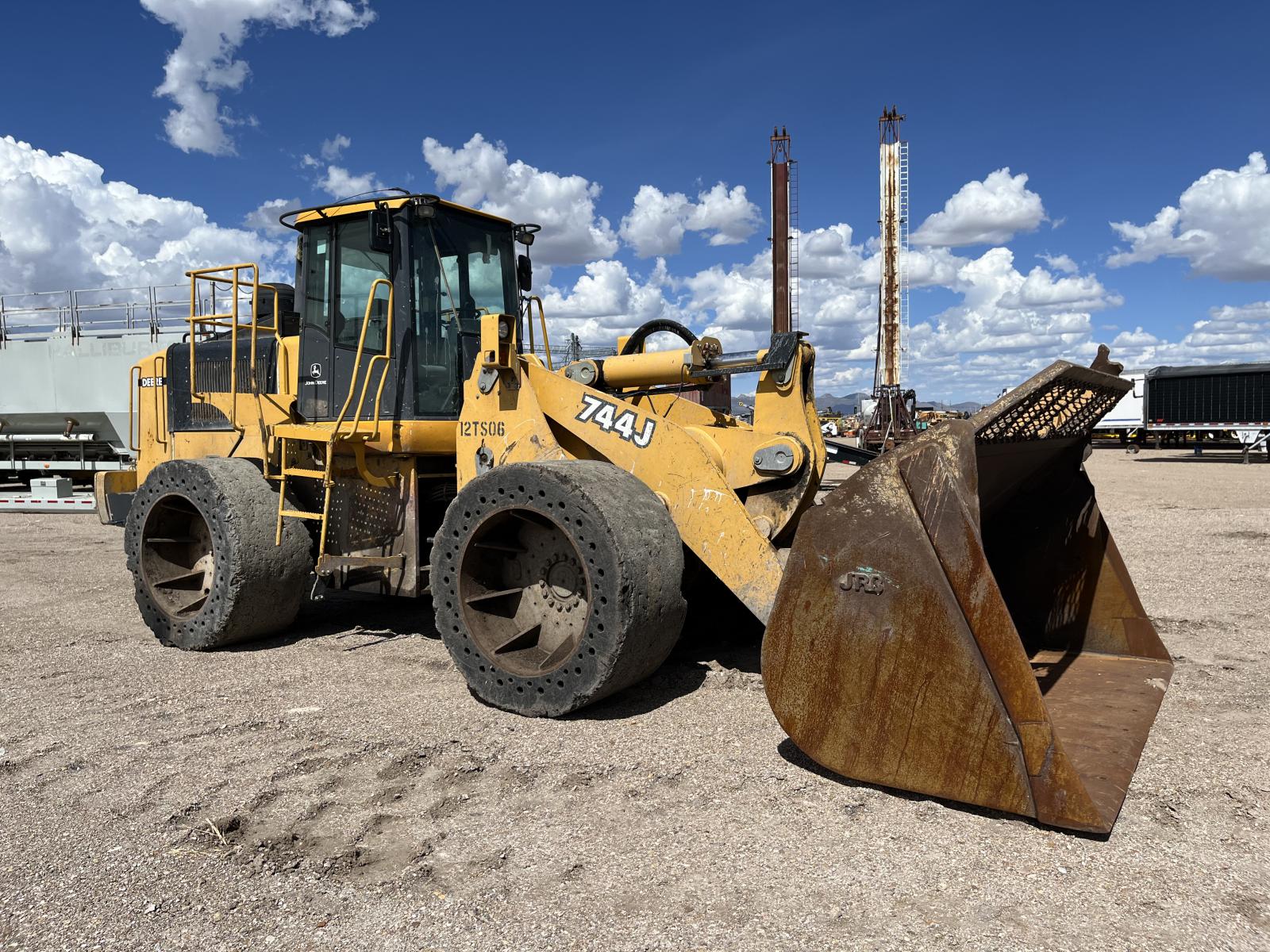 JOHN DEERE 744J